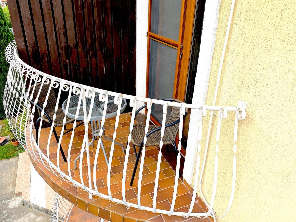 Hotel Unio Vendeghaz 2 Siófok Exterior foto